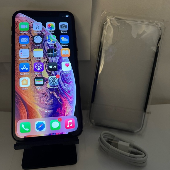iPhone Xs 64GB Gold Unlocked - Picture 1 of 8